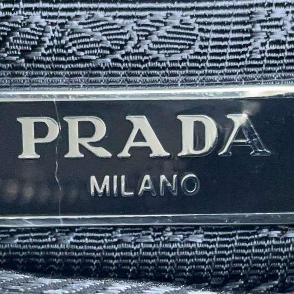 Prada Re-Edition 2005 Nylon Shoulder Bag Black - Picture 8 of 10